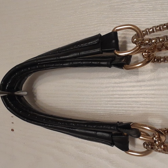 super cute tote bag with faux leather and gold hardware. - Picture 6 of 7